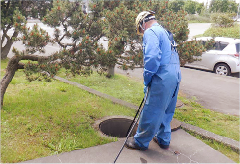グリストラップ清掃後の作業風景